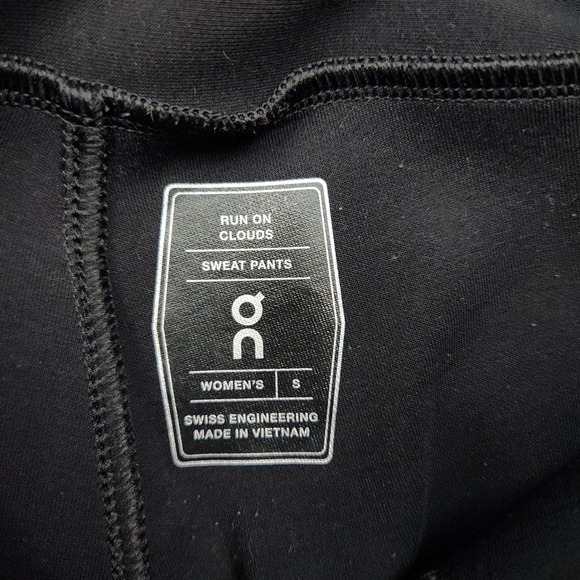 On Cloud Running Sweatpants Sz S Black Joggers Athleisure 206.00257 - Picture 5 of 10